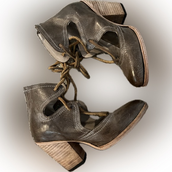 Freebird by Steven Flame leather ankle boot/bootie, Size 8, color Stone - Picture 2 of 6